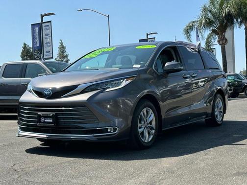 2023 Toyota Sienna Limited