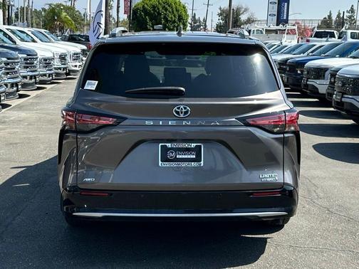 2023 Toyota Sienna Limited