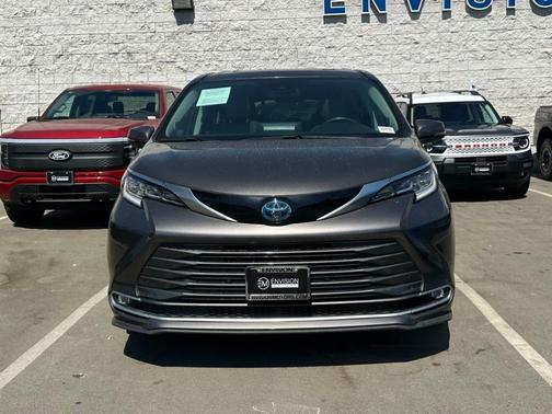 2023 Toyota Sienna Limited