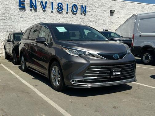 2023 Toyota Sienna Limited
