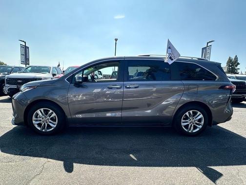 2023 Toyota Sienna Limited