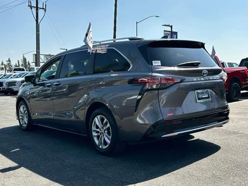 2023 Toyota Sienna Limited