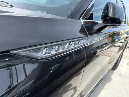 Black Metallic 2022 Lincoln Aviator Reserve AWD