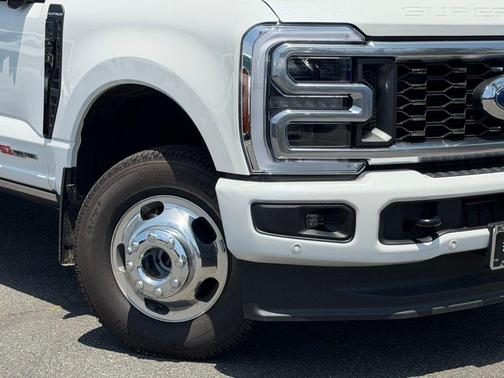 White Metallic 2026 Ford F-350 Platinum