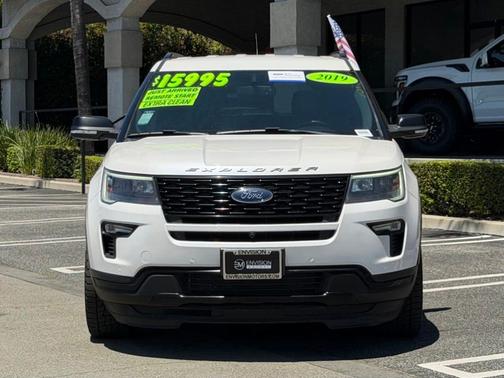 White Platinum Clearcoat Metallic 2019 Ford Explorer sport