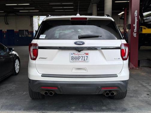 White Platinum Clearcoat Metallic 2019 Ford Explorer sport