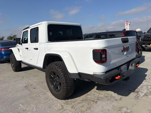 Bright White Clearcoat 2020 Jeep Gladiator Mojave