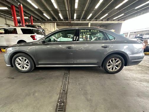 2016 Volkswagen Passat 1.8T S