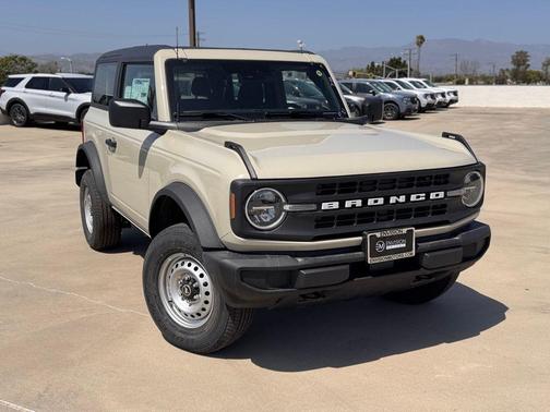 Desert Sand 2026 Ford Bronco Base