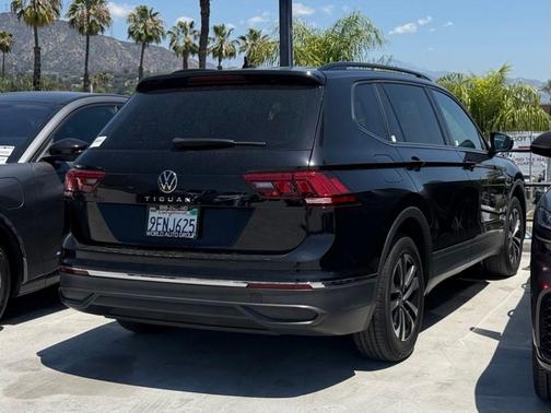 Deep Black Pearl Effect 2023 Volkswagen Tiguan 2.0T S