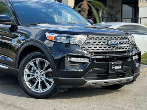 Black Metallic 2023 Ford Explorer Limited