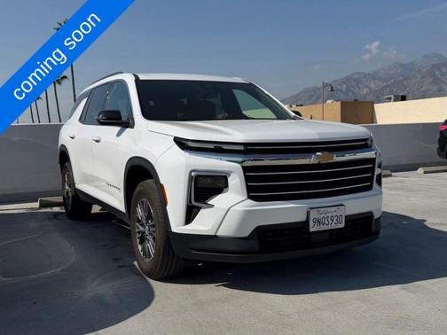 Summit White 2025 Chevrolet Traverse LT