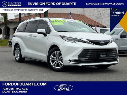 Pearl 2024 Toyota Sienna Limited
