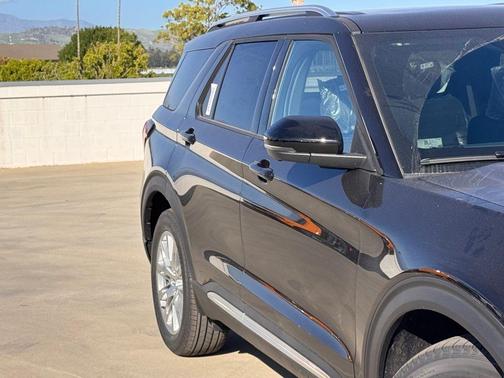 Black Metallic 2026 Ford Explorer Platinum
