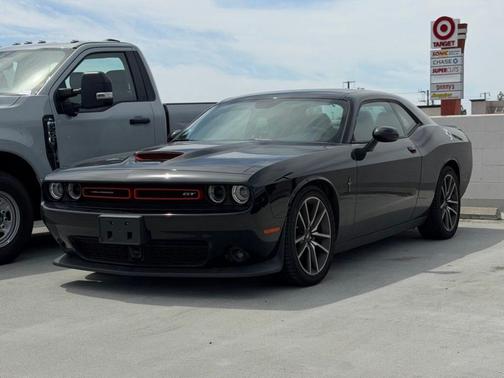Pitch Black Clearcoat 2023 Dodge Challenger GT