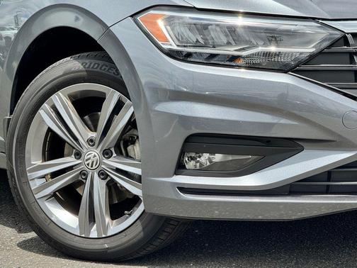 Platinum Gray Metallic 2019 Volkswagen Jetta 1.4T R-Line