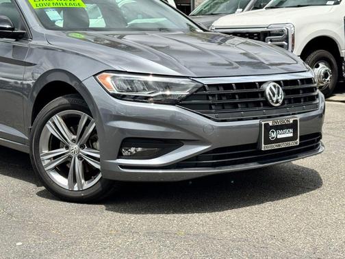Platinum Gray Metallic 2019 Volkswagen Jetta 1.4T R-Line