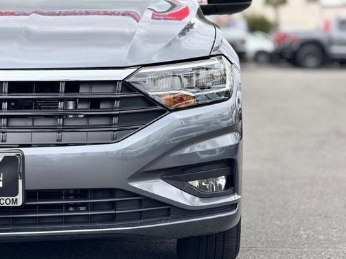 Platinum Gray Metallic 2019 Volkswagen Jetta 1.4T R-Line