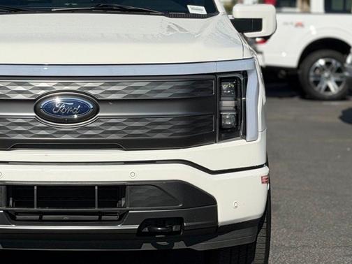 2023 Ford F-150 Lightning LARIAT