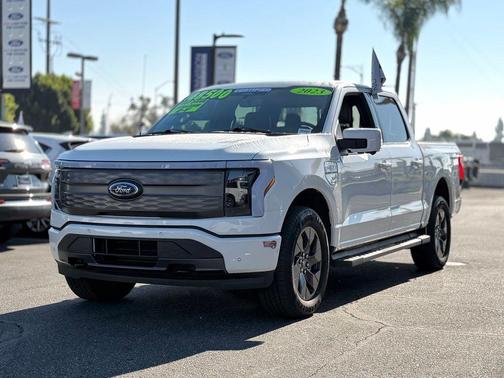 2023 Ford F-150 Lightning LARIAT