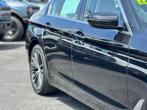 2022 BMW 530 i