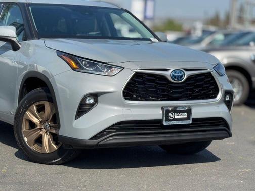 2022 Toyota Highlander Hybrid Bronze Edition