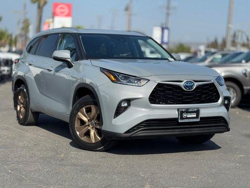 2022 Toyota Highlander Hybrid Bronze Edition