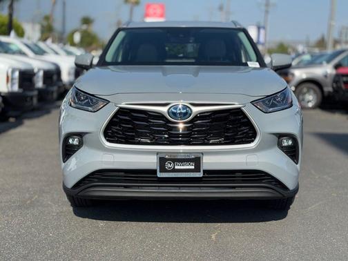 2022 Toyota Highlander Hybrid Bronze Edition