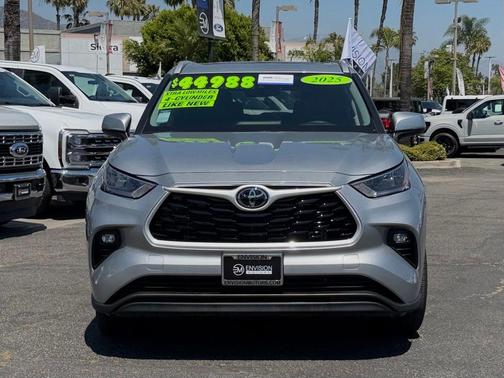 Celestial Silver Metallic 2025 Toyota Highlander XLE