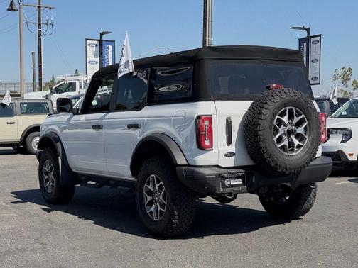 Oxford White 2023 Ford Bronco Badlands