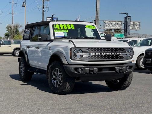 Oxford White 2023 Ford Bronco Badlands