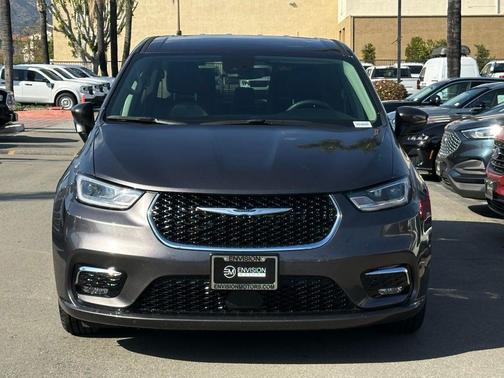 2023 Chrysler Pacifica Touring-L