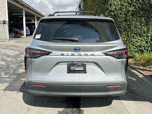 2025 Toyota Sienna XLE