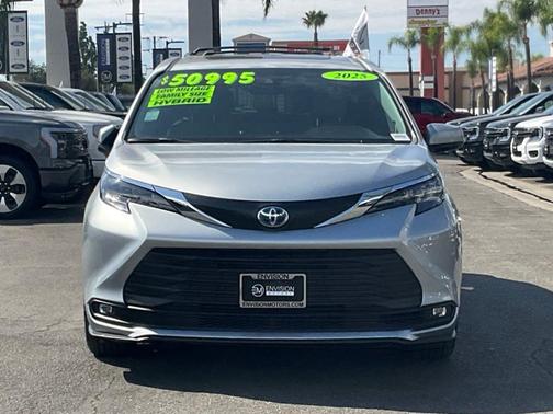 2025 Toyota Sienna XLE