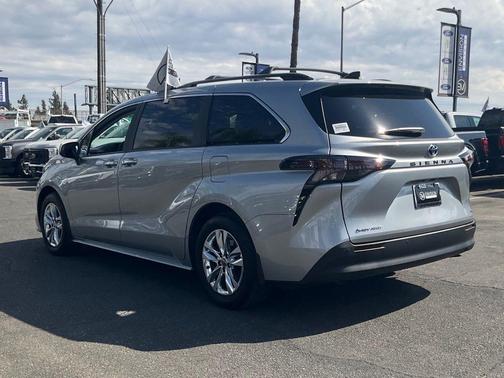 2025 Toyota Sienna XLE