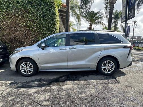 2025 Toyota Sienna XLE