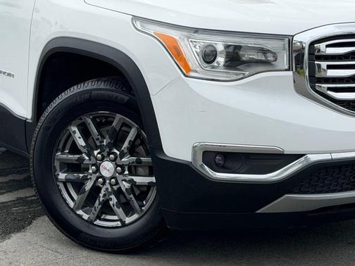 Summit White 2018 GMC Acadia SLT-1
