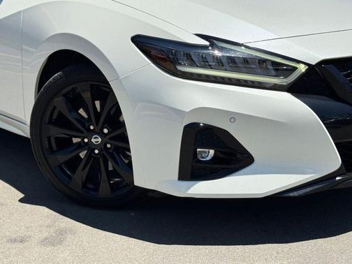 2022 Nissan Maxima SR