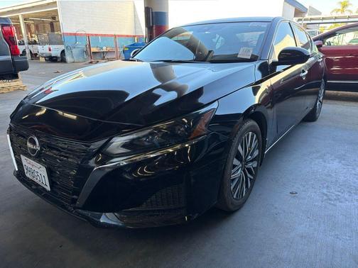 Black 2023 Nissan Altima 2.5 SV