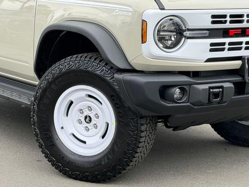 Desert Sand 2026 Ford Bronco Heritage Edition