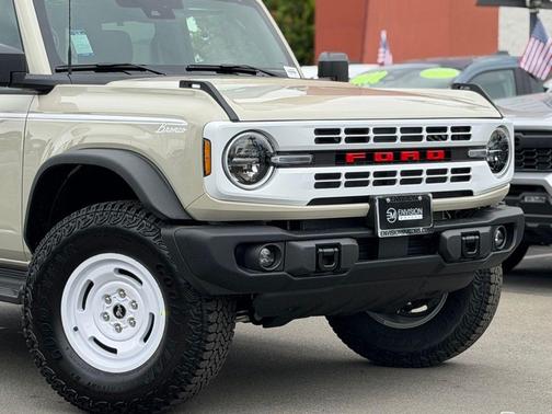 Desert Sand 2026 Ford Bronco Heritage Edition