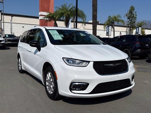 Bright White Clearcoat 2024 Chrysler Pacifica Touring-L