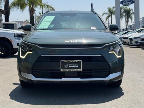 Green 2024 Kia Niro EX