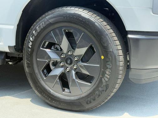 2025 Ford F-150 Lightning Pro