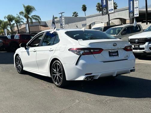 2024 Toyota Camry Hybrid SE