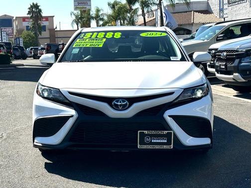 2024 Toyota Camry Hybrid SE