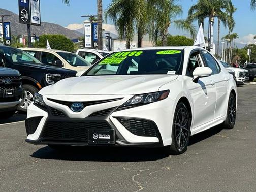 2024 Toyota Camry Hybrid SE