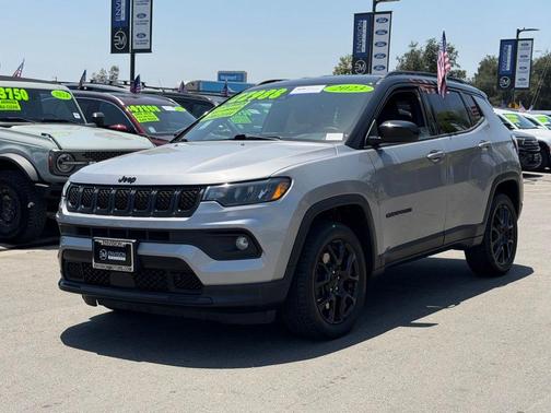 Billet Silver Metallic Clearcoat 2023 Jeep Compass Altitude