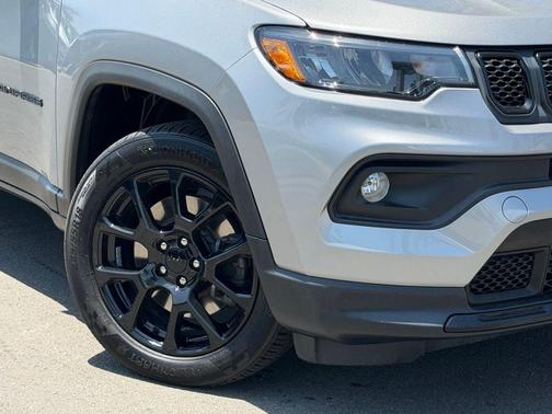Billet Silver Metallic Clearcoat 2023 Jeep Compass Altitude