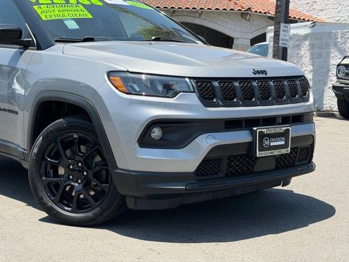 Billet Silver Metallic Clearcoat 2023 Jeep Compass Altitude